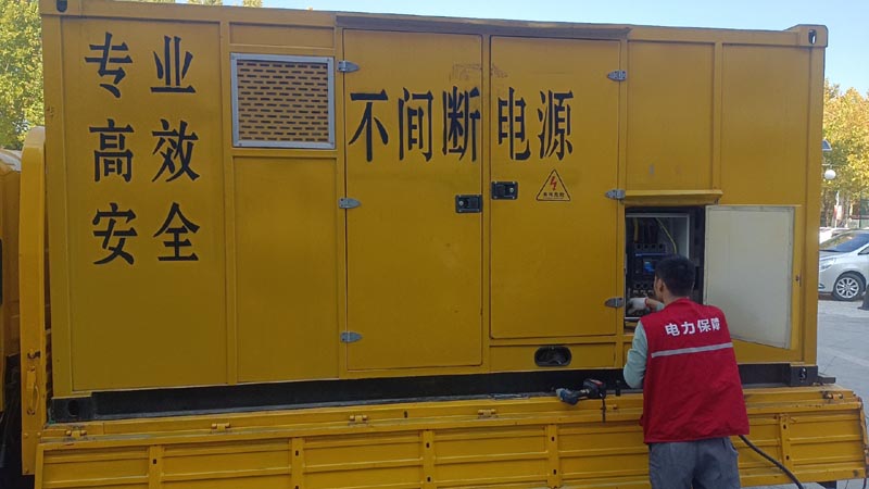 德惠柴油发电机组和UPS电源配合使用时，如何避免切换过程中的电力中断？